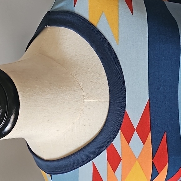 LuLaRoe Liv Crew Neck Short Sleeve Tee with Bold Print - Picture 4 of 16